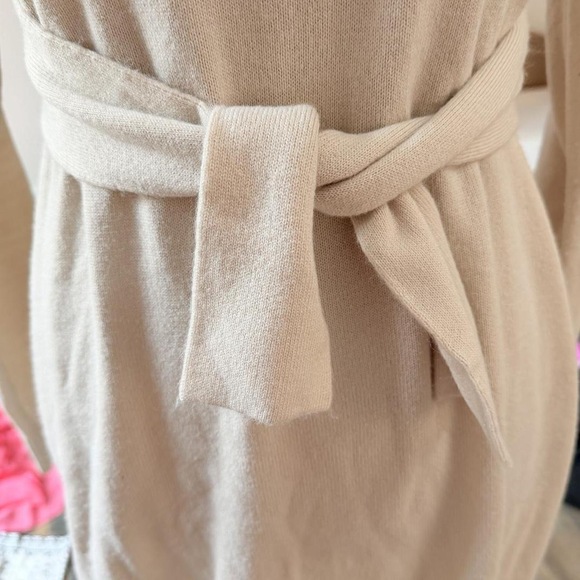 Oversized V-neck sweater dress tie knot size large Soft blush pink cream - Picture 3 of 8